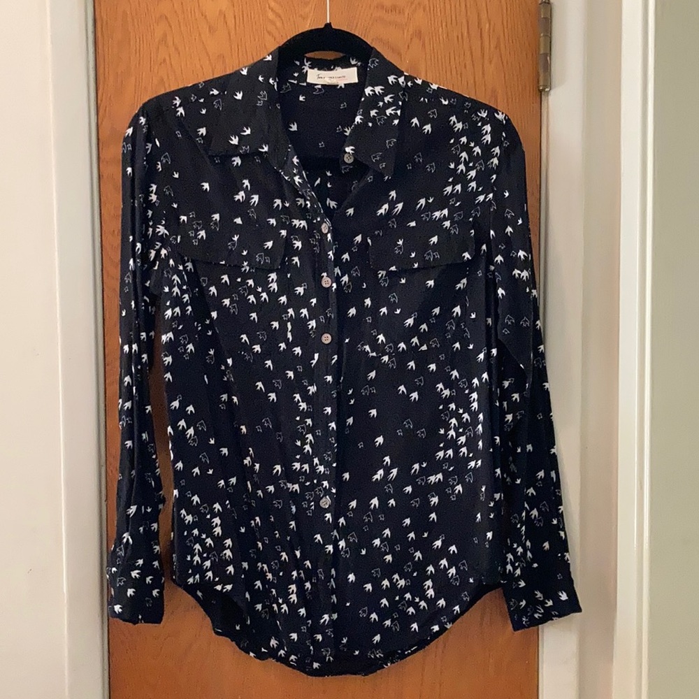 Two by Vince Camuto long sleeved blouse